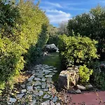 Alando, Santa Giulia Βίλα
