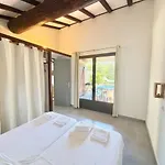 Alando, Santa Giulia Βίλα *