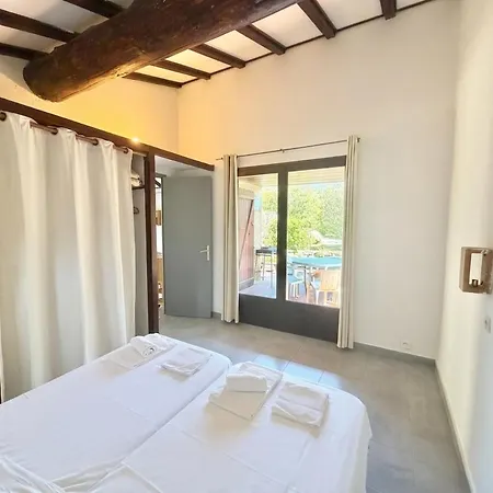Alando, Santa Giulia Villa *