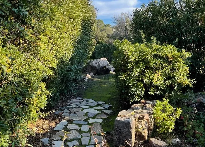 Alando, Santa Giulia Willa